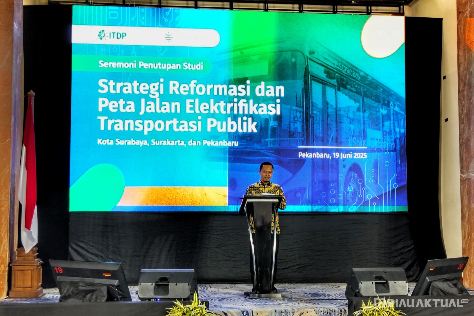 Agung Nugroho Komitmen Wujudkan Transportasi Listrik di Pekanbaru, Sore Ini Tiga Electric Bus Resmi Beroperasi