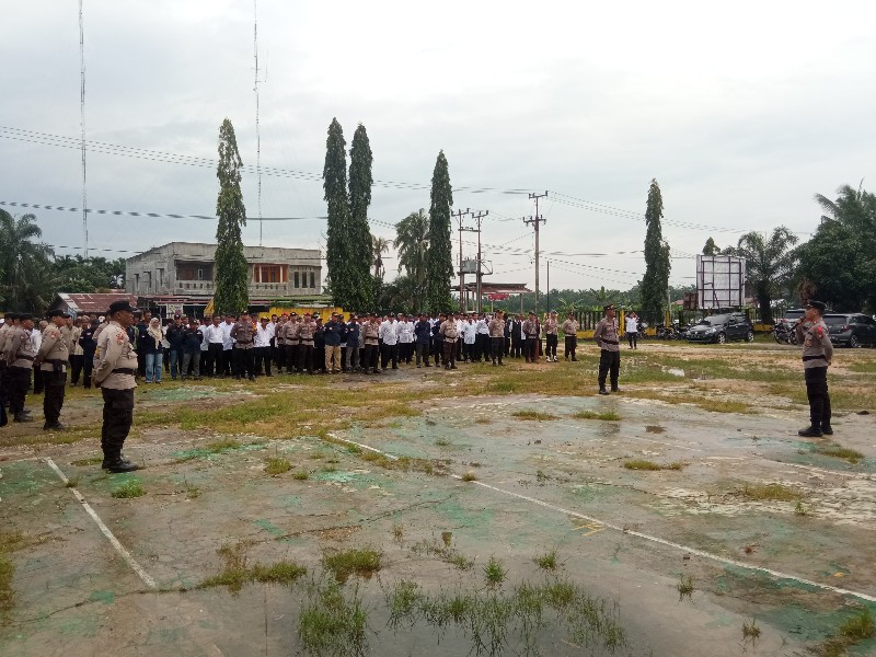 Kapolsek Kempas Gelar Apel Gabungan Kesiapan Pengamanan Pemilu 2024