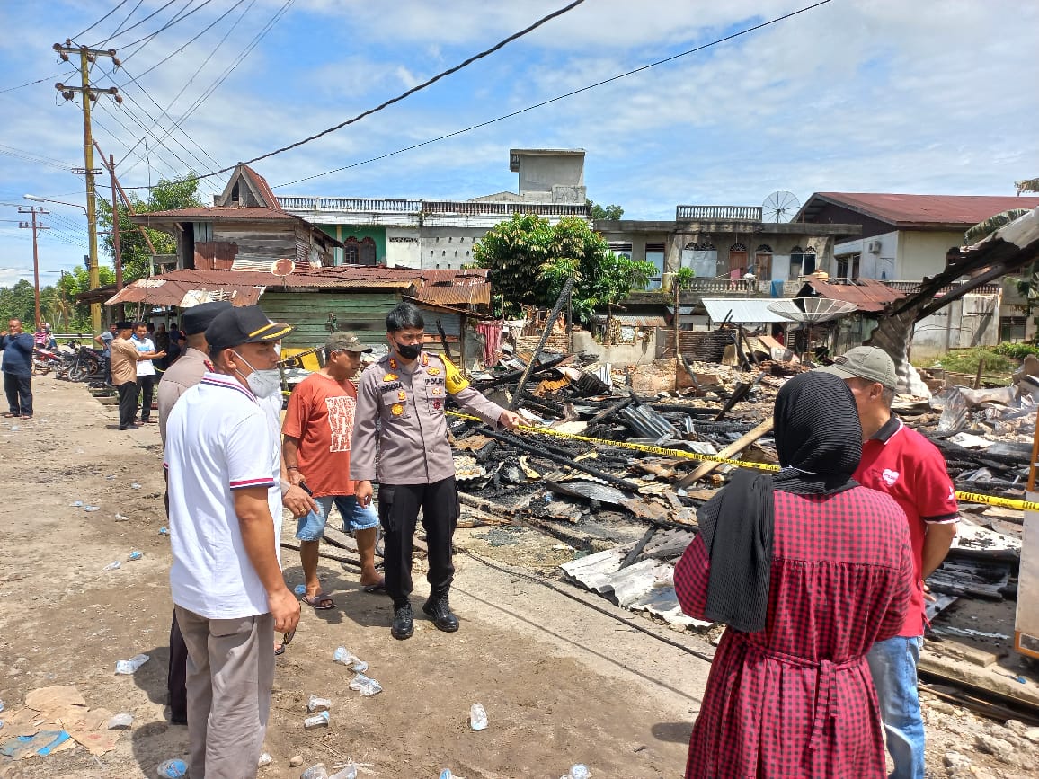 Kapolres Kuansing Bantu Korban Kebakaran