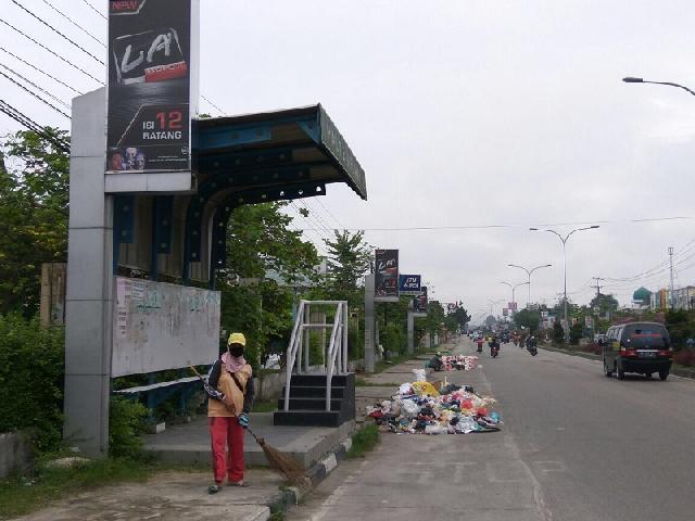Huuh.. Sampah di Pekanbaru Masih Berserakan