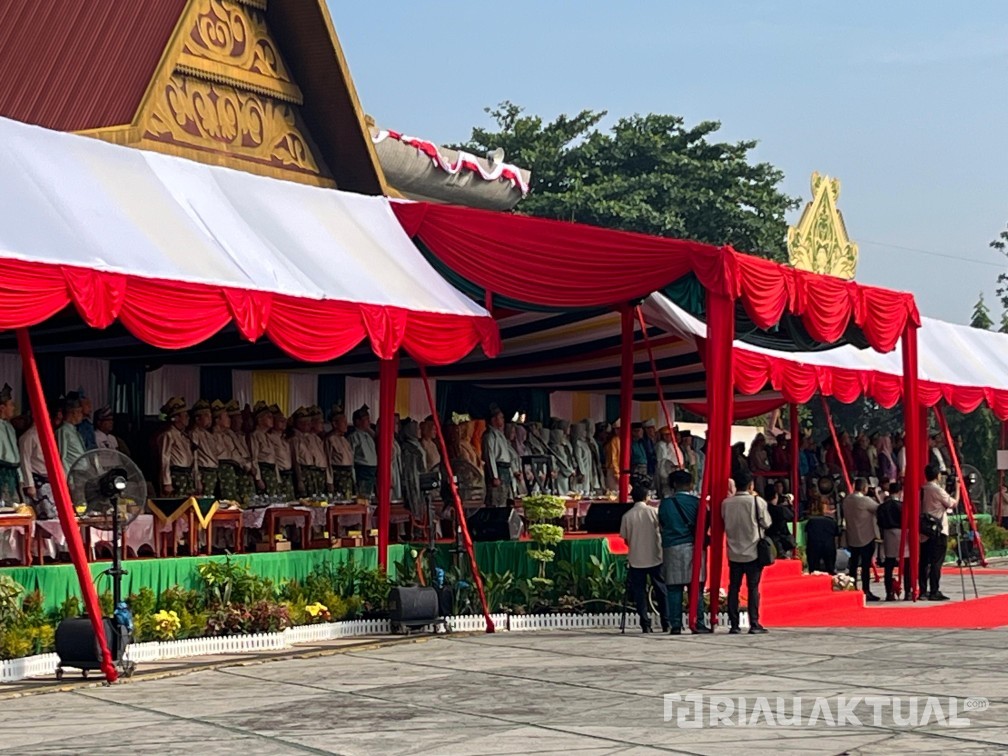 Gubri Abdul Wahid Pimpin Upacara Peringatan Hari Jadi ke-68 Riau