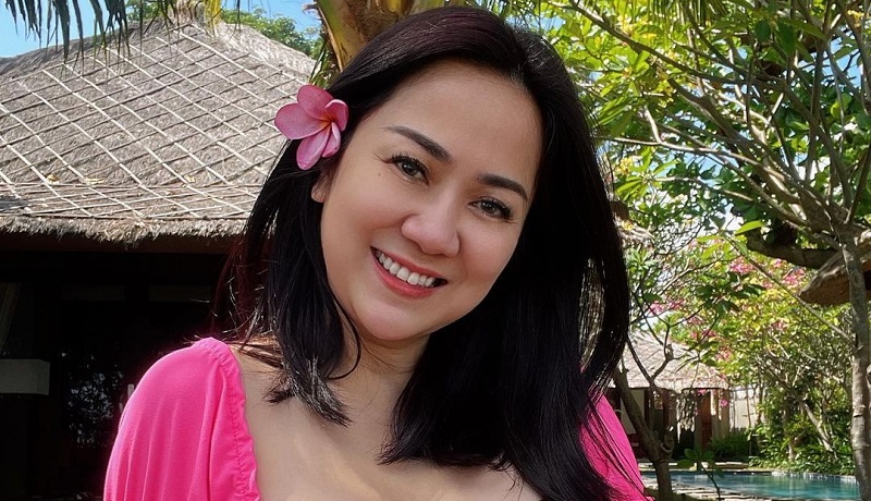 Tante Ernie Pakai Baju Pink, Netizen: Kalah Anak Gadis!