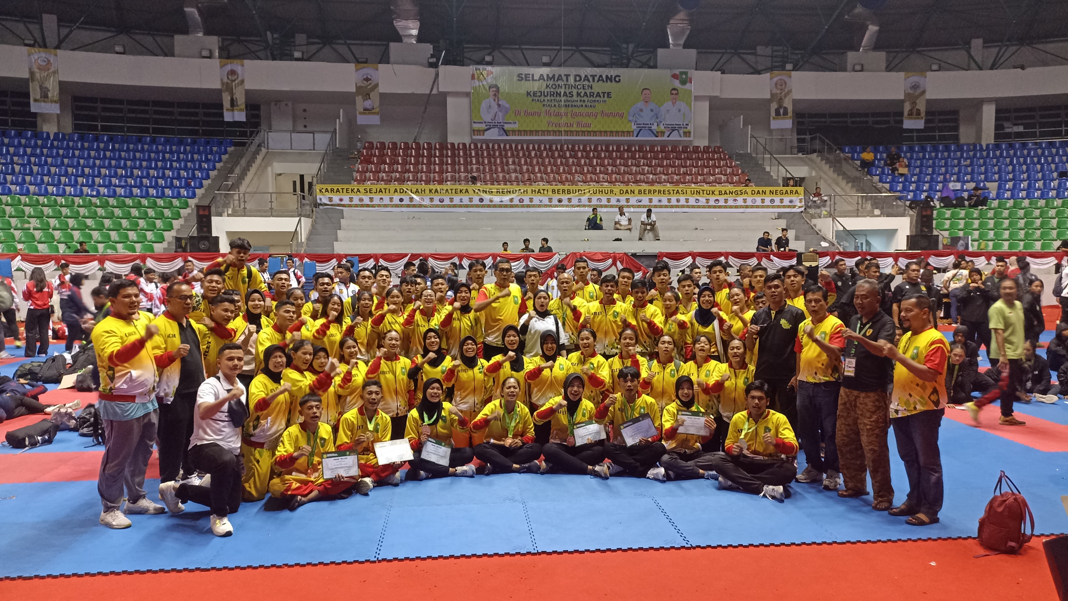 Kontingen Riau Sabet 3 Emas dan 5 Perunggu di Kejurnas Karate 2025