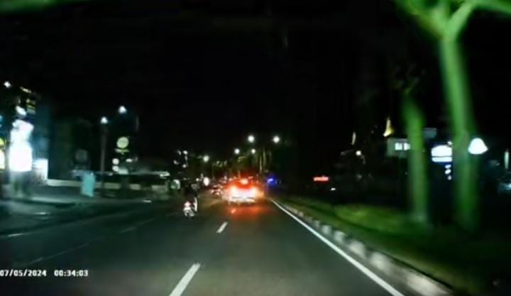 Aksi Mobil Ugal-ugalan di Jalan Sudirman, Satlantas Pekanbaru Cari Pengemudi