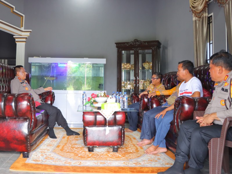 Kapolres Rohil Silaturahmi dengan Tokoh Masyarakat Sintong, Ajak Wujudkan Pilkada Damai