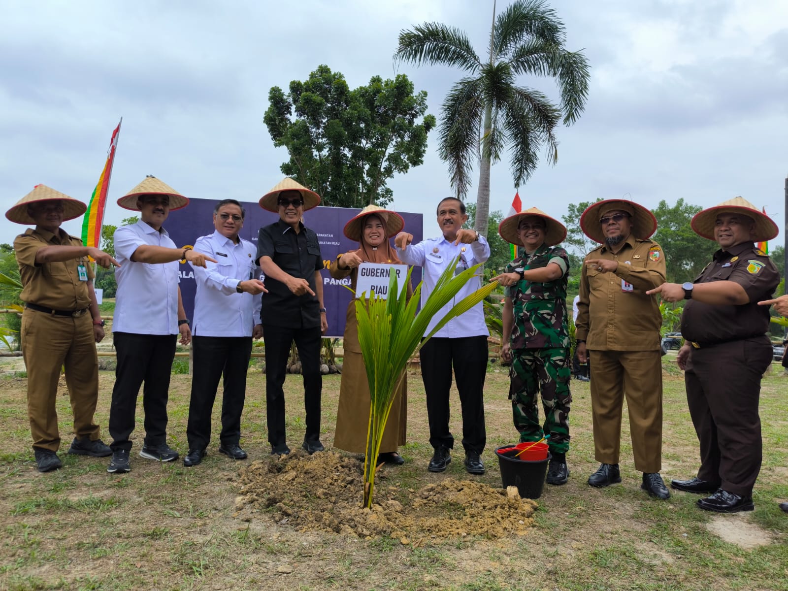 Rutan Pekanbaru Tanam 1.905 Bibit Kelapa, Bekali Narapidana dengan Keterampilan Hidup