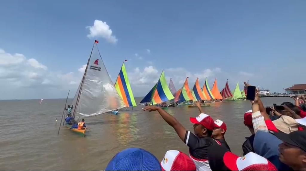 Lomba Perahu Layar Meriahkan Haornas Disbudpora Bengkalis; Ribuan Warga Hadir Menyaksikan