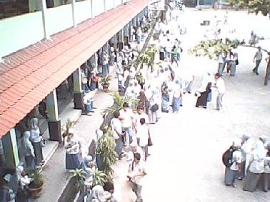 Kapolsek Sukajadi Pimpin Upacara Senin Pagi SMK M 2 Pekanbaru