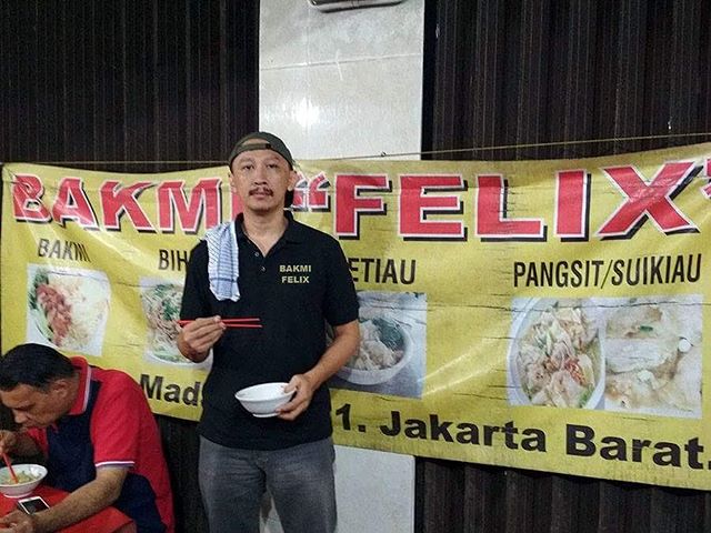 Wih, Kalah Telak saat Debat dengan Ustaz Felix, Abu Janda Kini Jualan Bakmi, Netizen Bilang 'Baper'