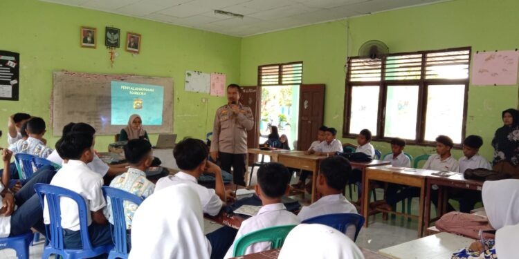 Polsek Tambang Sosialisasikan Bahaya Narkoba ke Siswa SMP Satap Koto Perambahan