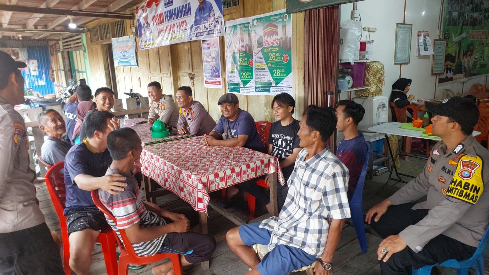 Kapolsek Batang Tuaka Sambangi Warga Desa Sungai Luar Imbau Kamtibmas Jelang Pemilu 2024