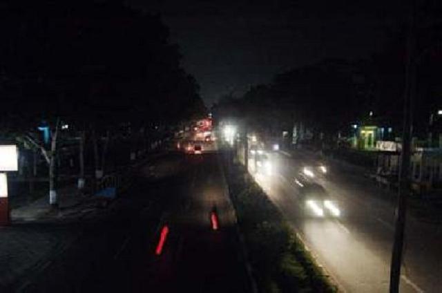 PLN Kembali Ancam Padamkan Seluruh Penerangan Jalan di Pekanbaru
