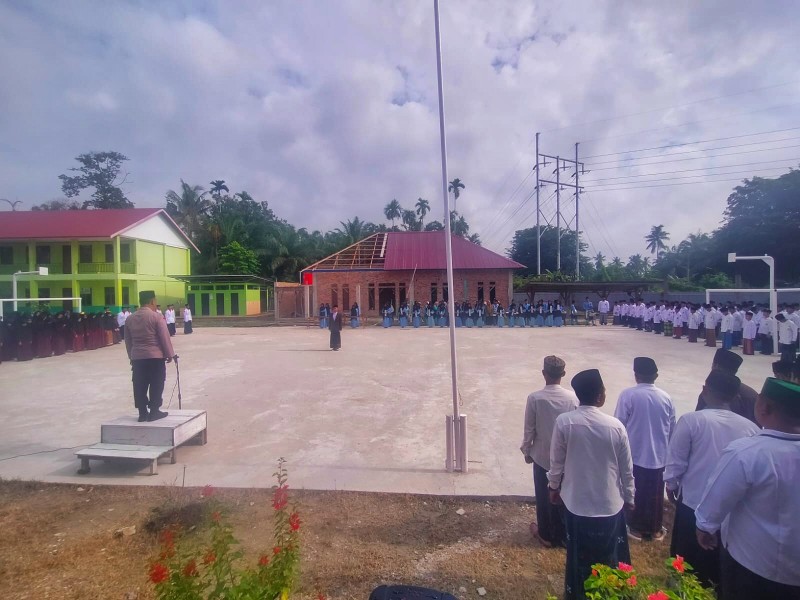 Kapolsek Sabak Auh Pimpin Upacara Hari Santri Nasional 2024, Ajak Ciptakan Situasi Kondusif Jelang Pilkada