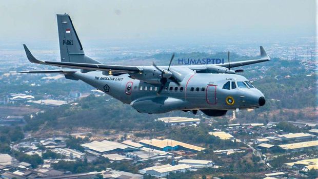 Laris Manis Jokowi Banggakan Pesawat Produksi PT Dirgantara Indonesia