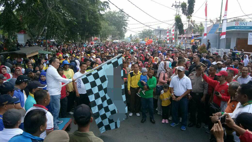 Dilepas Bupati Irwan, Ribuan Warga Meranti Ikuti Gerak Jalan Sehat Sempena Hut RI Ke-73 di Kepulauan