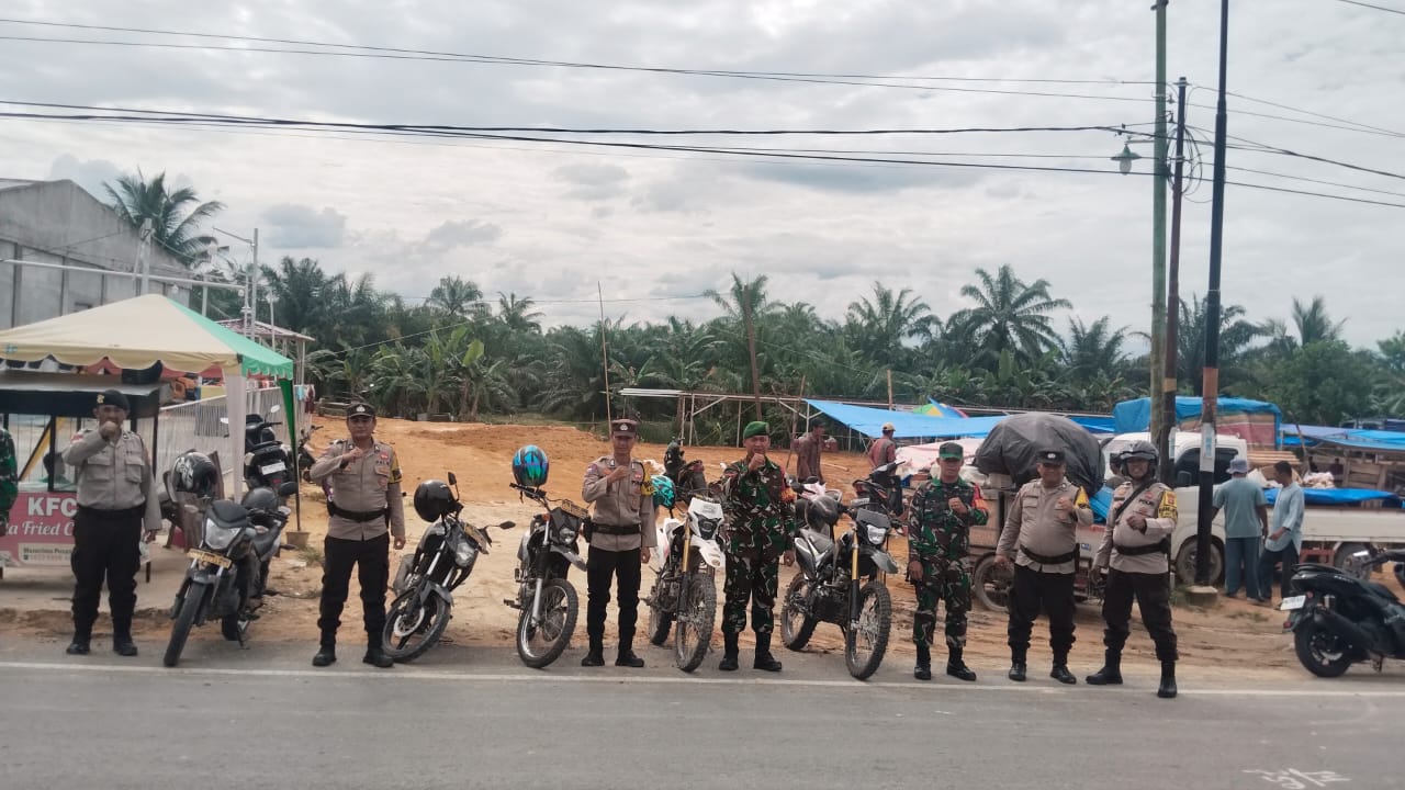 Sinergi Polsek Rimba Melintang dan TNI Gelar Patroli Kamtibmas di Rohil
