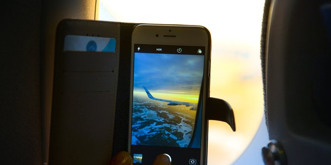 Ini Alasan Kenapa Penumpang Pesawat Diminta Matikan Telepon Saat Penerbangan