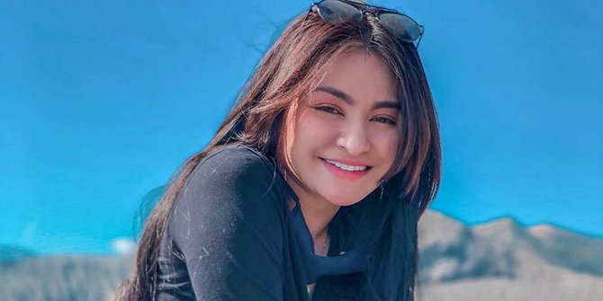 7 Potret Nathalie Holscher, Wanita Cantik yang Ngamuk Mengaku Dihamili Sule