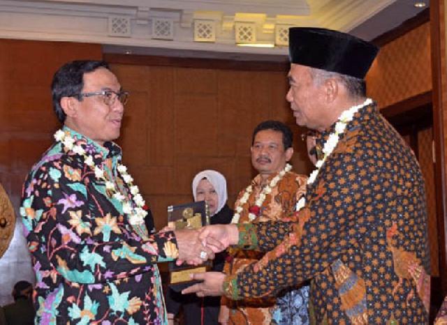 Bupati Wardan Terima Penghargaan Kawastara Pawitra