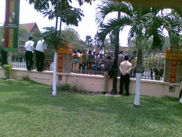 Pagar Kantor Walikota Pekanbaru Gagal di Bongkar