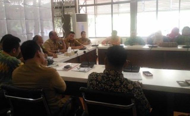 Guru Honorer Berkeluh Kesah di Hadapan Plt Kadisdik Riau