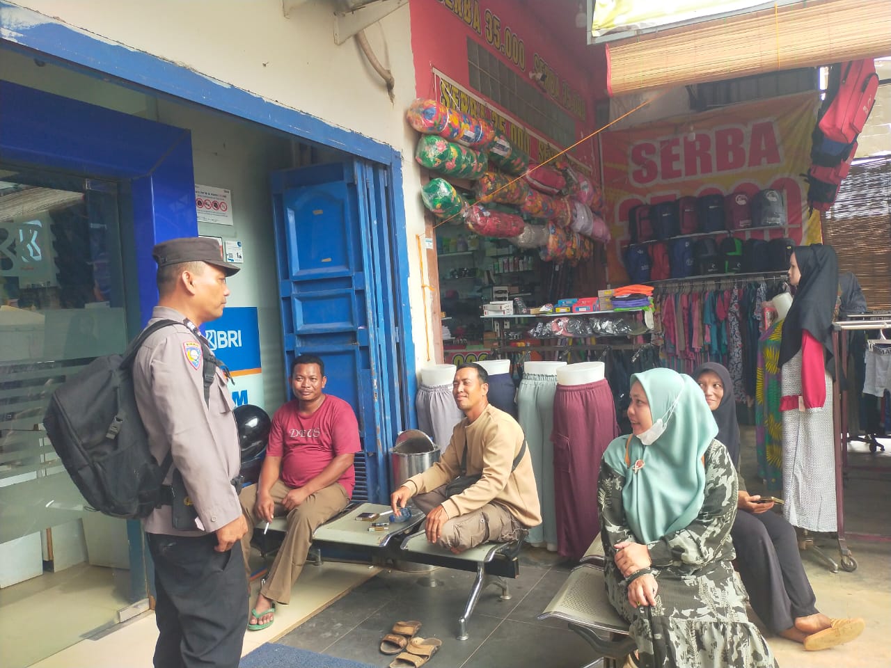 Polsek Bangko Pusako Gelar Patroli Sambang Warga Jelang Pilkada 2024