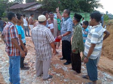 Pengusaha Batu Bata Keluhkan Jalan, KTP, dan Akte