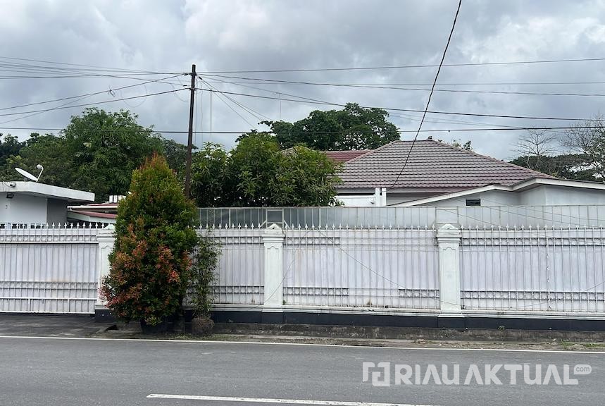 KPK Geledah Rumah Plt Gubernur Riau SF Hariyanto