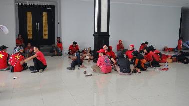 Agun: 'Tak Ada Uang untuk PKL Ikut Demo'