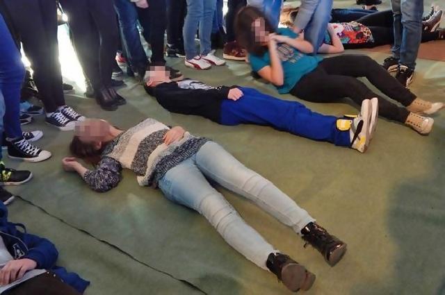 Waduh, ratusan karyawan pabrik sepatu kesurupan