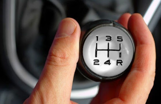 Bolehkah Lompat Gigi Saat Menyetir Mobil Manual?