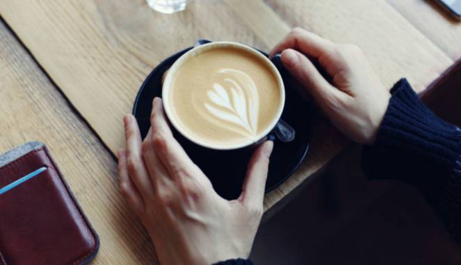 Benarkah Minum Kopi dan Teh Buat Jantung Berdebar?