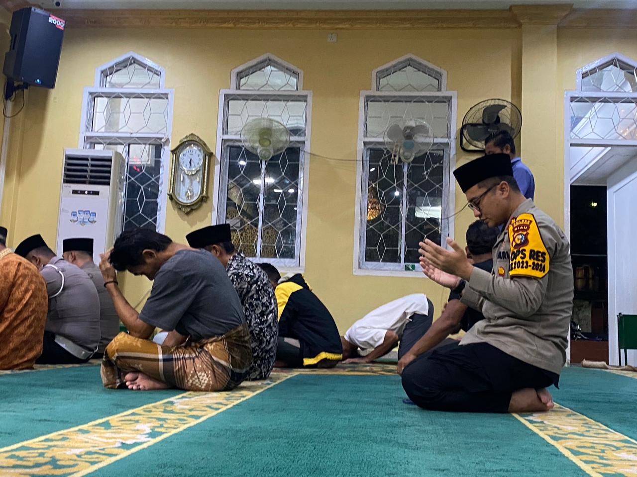 Usai Sholat Berjamaah, Kapolres Inhil Ajak Warga Sukseskan Pemilu 2024