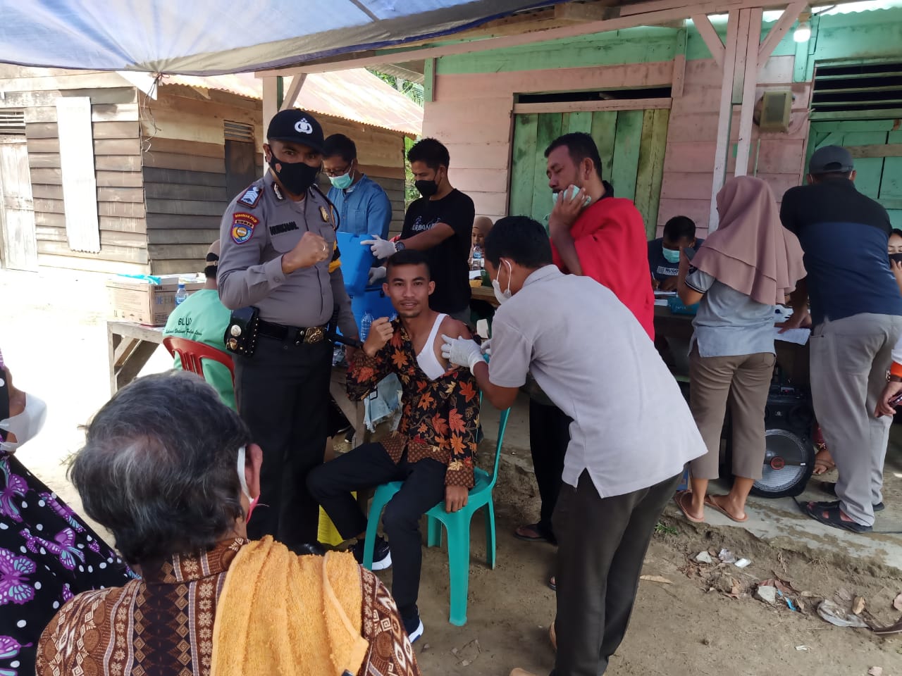 Akhir Pekan, Polsek Pangkalan Lesung dan Puskesmas Tetap Gelar Vaksinasi