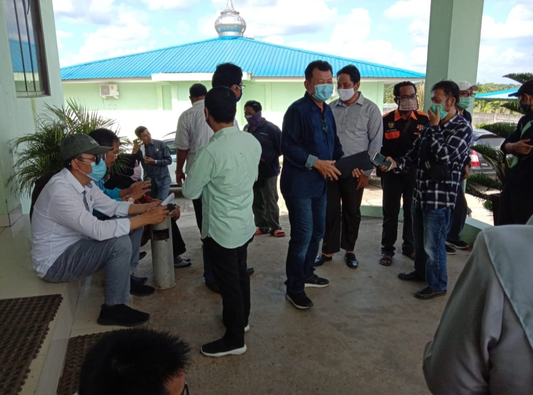 PT PCR Duri Cemarkan Lingkungan, Komisi II DPRD Bengkalis Ambil Sampel Limbah 