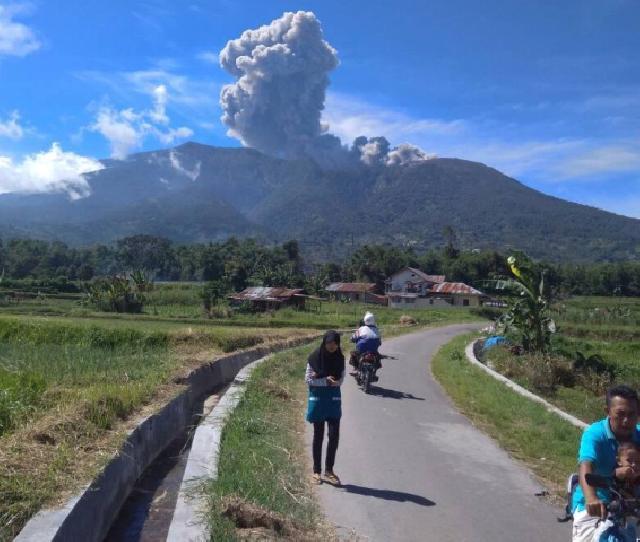 Gunung Marapi Meletus, 10 Pendaki Asal Pekanbaru Masih Terjebak