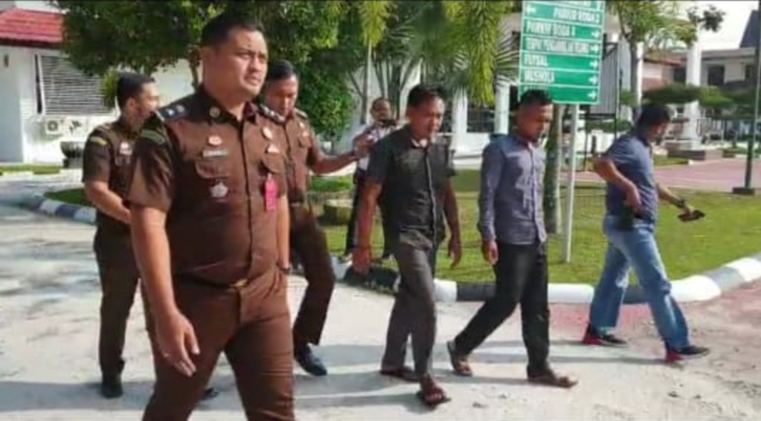 Rugikan Negara Rp1 Miliar Lebih, Kejaksaan Bengkalis Tahan Dua Tersangka UEDSP Bukit Batu