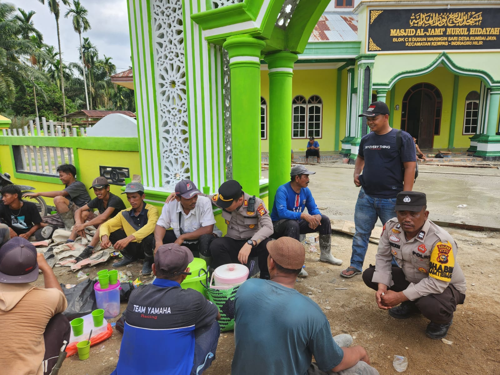 Kapolsek Kempas Sambangi Warga, Ajak Ciptakan Kamtibmas dan Pemilu Damai 2024