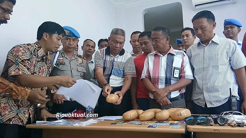 Bawa Sabu di Selangkangan, Empat Penumpang Diamankan Petugas Bandara SSK II Pekanbaru
