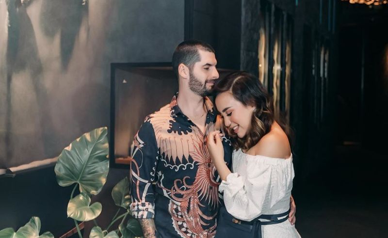 Ke Labuan Bajo, Asyiknya Salmafina Sunan Berjemur