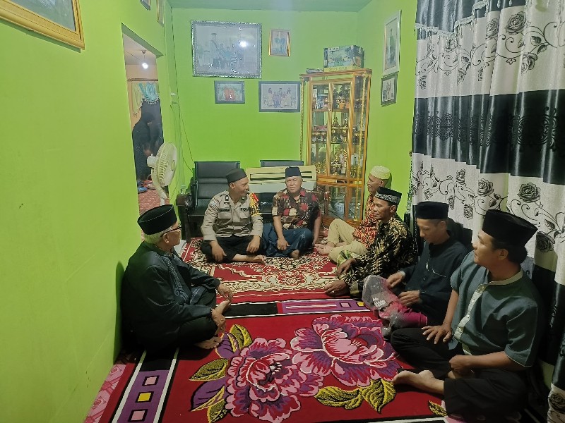 Hadiri Undangan Haul, Babinkamtibmas Pusaran Sampaikan Pemilu Damai 2024