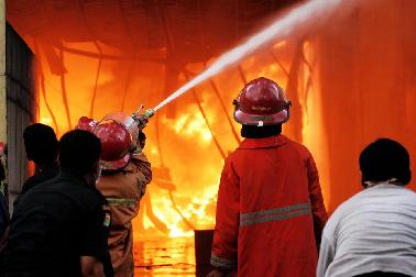 Lupa matikan Lilin di Atas Mesin Cuci, Kamar Mandi Peri Terbakar
