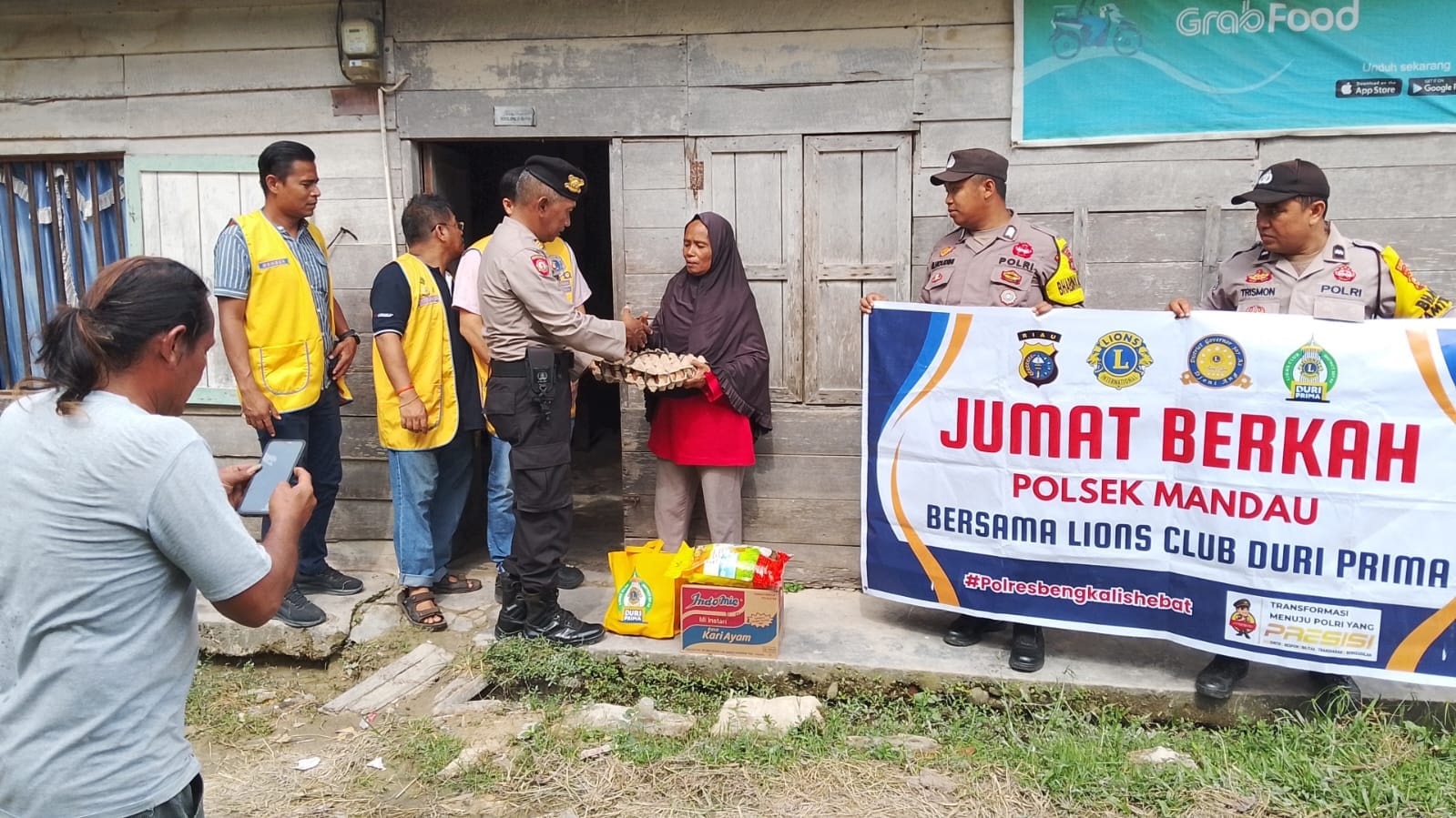 Polsek Mandau Gelar Jumat Berkah, Tangkal Hoaks dan Perkuat Persatuan Pasca Pilkada