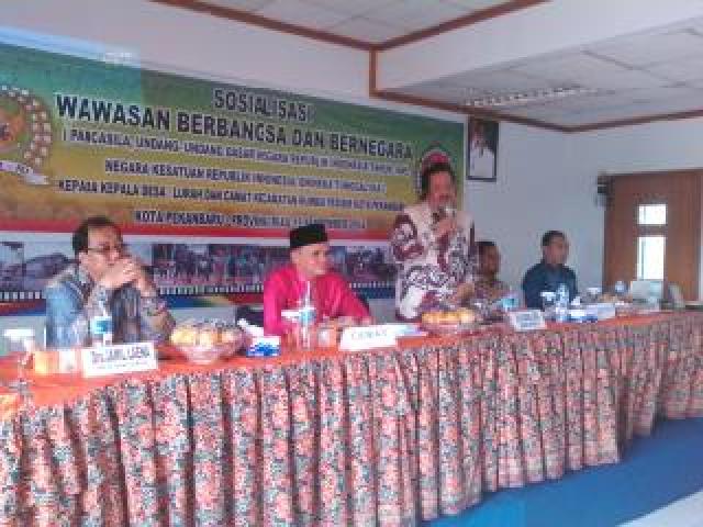 Idris Laena Sosialisasikan Wawasan Berbangsa dan Bernegara Bagi Warga Rumbai