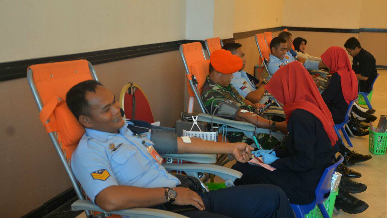 Personel Lanud Rsn Pekanbaru dan Yonko 462 Paskhas Rutin Donor Darah