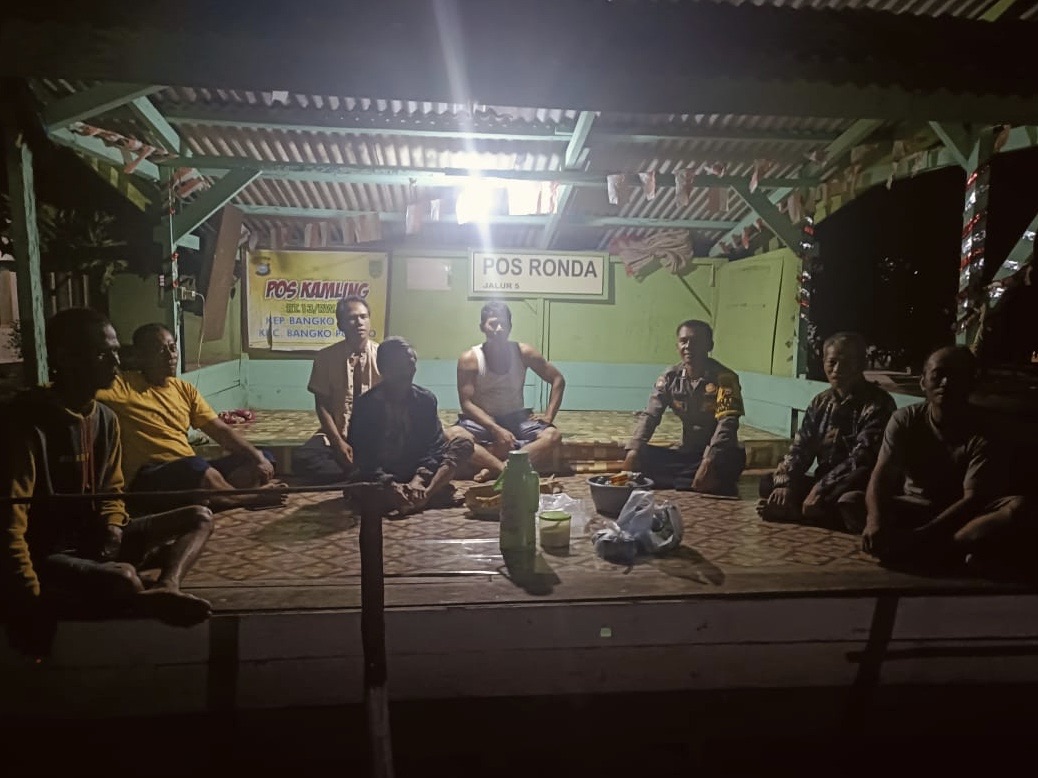 Patroli Malam, Polisi Sosialisasikan Peningkatan Satkamling di Bangko Pusako