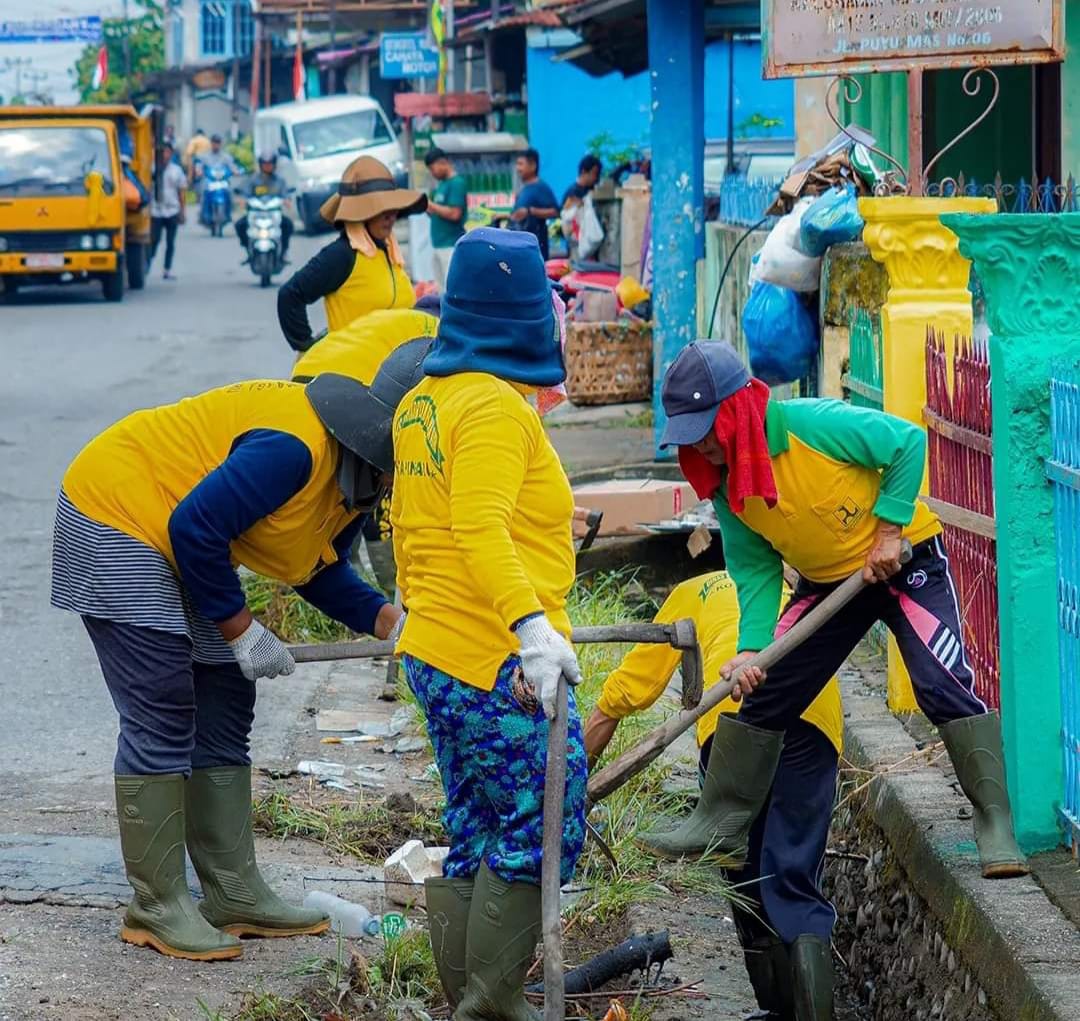 Rumah Warga Direndam Banjir, Drainase Jalan Puyuh Mas Dinormalisasi