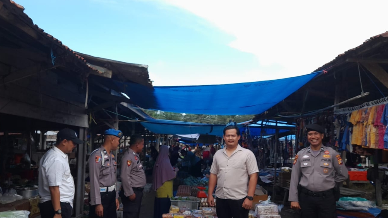 Antisipasi C3, Polsek LBJ Patroli di Pasar Mingguan Kulim Jaya