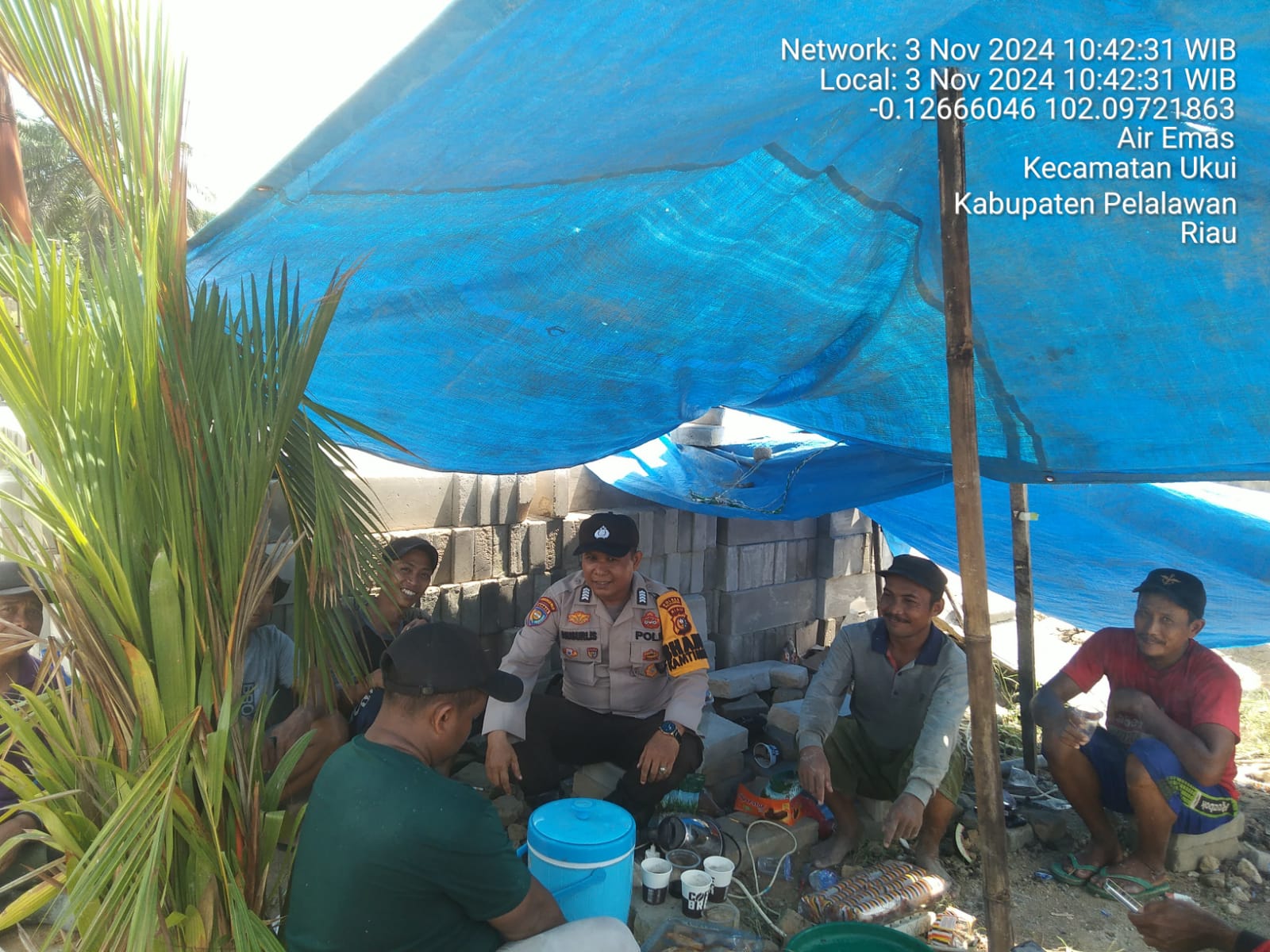 Di Bawah Tenda Sederhana, Bhabin Ukui Sosialisasikan Pilkada Damai