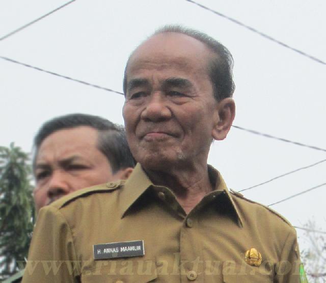 Diam-diam Ternyata Gubernur Riau Pernah Berdiri Dua Jam di Simpang SKA  
